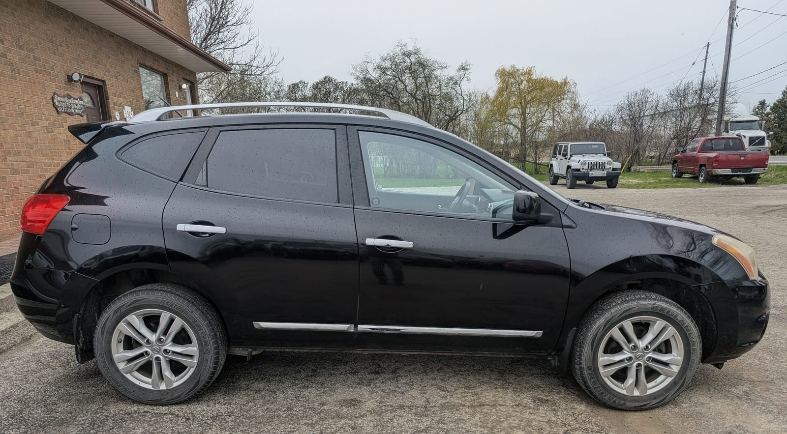 Used 2013 Nissan Rogue FWD 2.5 SV for sale at Vaccaro Motors in Caledon, Ontario