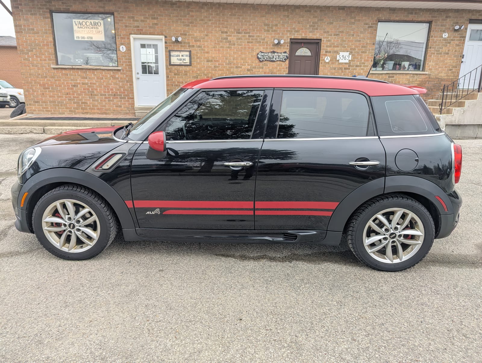 Used 2013 Mini Countryman for sale at Vaccaro Motors in Caledon, Ontario