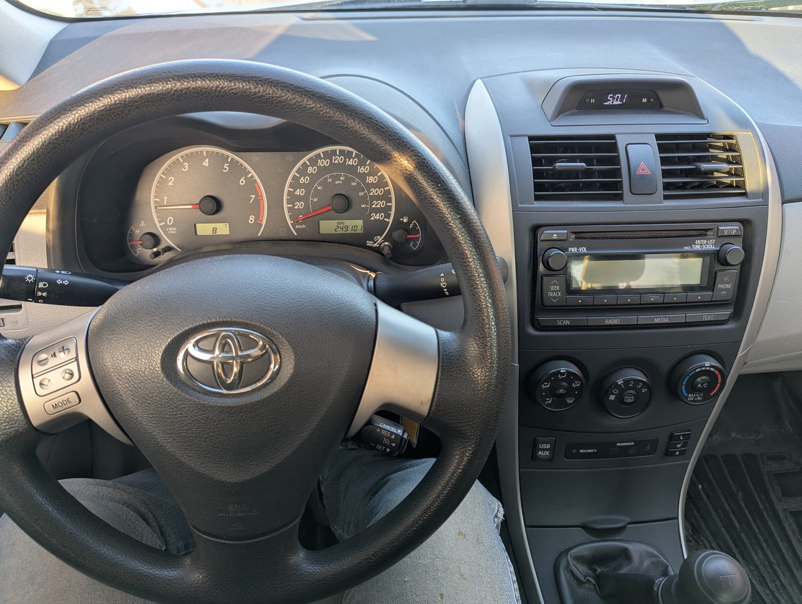 2012 Toyota Corolla — photo 5 of 7